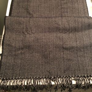 Forever 21 Men herringbone scarf.